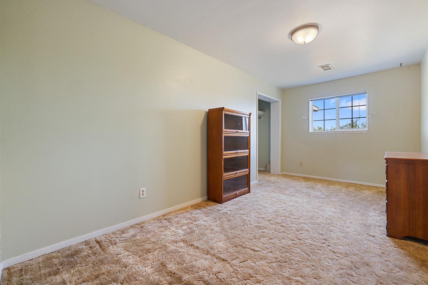 16682 S Steinegul Rd, Escalon, CA 95320