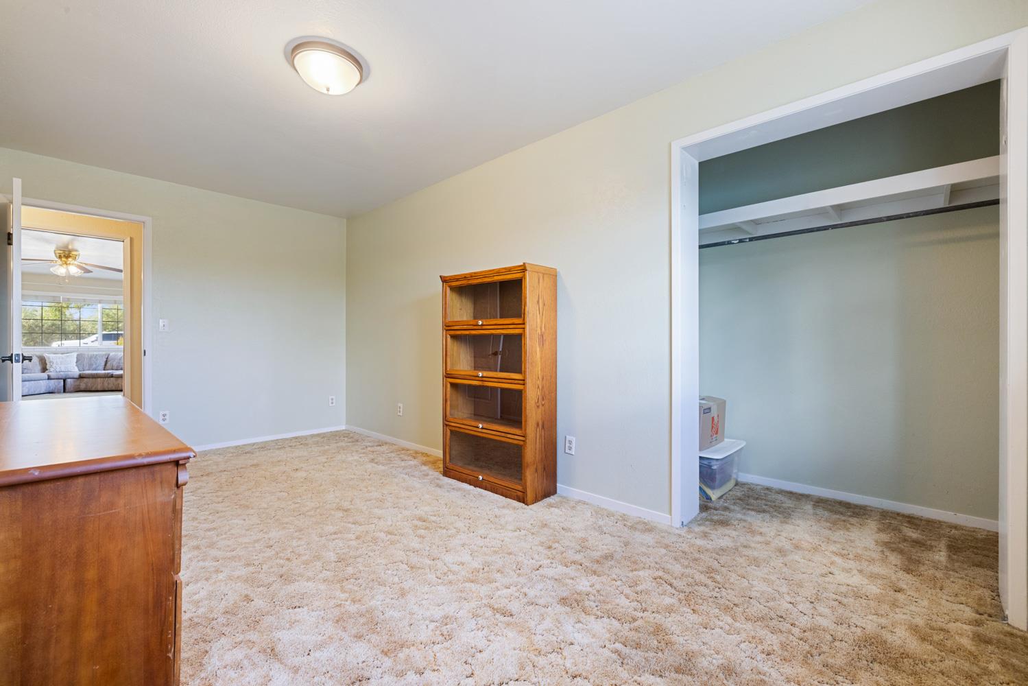 16682 S Steinegul Rd, Escalon, CA 95320