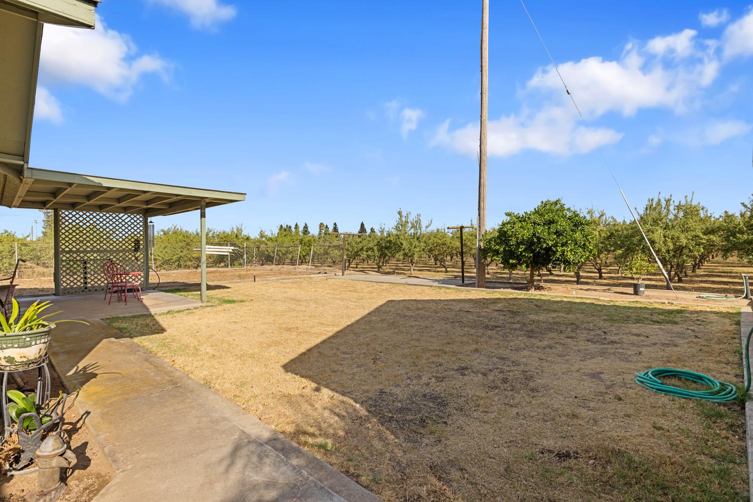 16682 S Steinegul Rd, Escalon, CA 95320