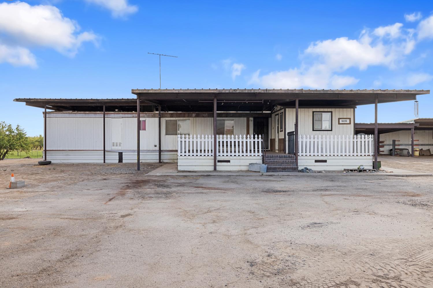 16682 S Steinegul Rd, Escalon, CA 95320