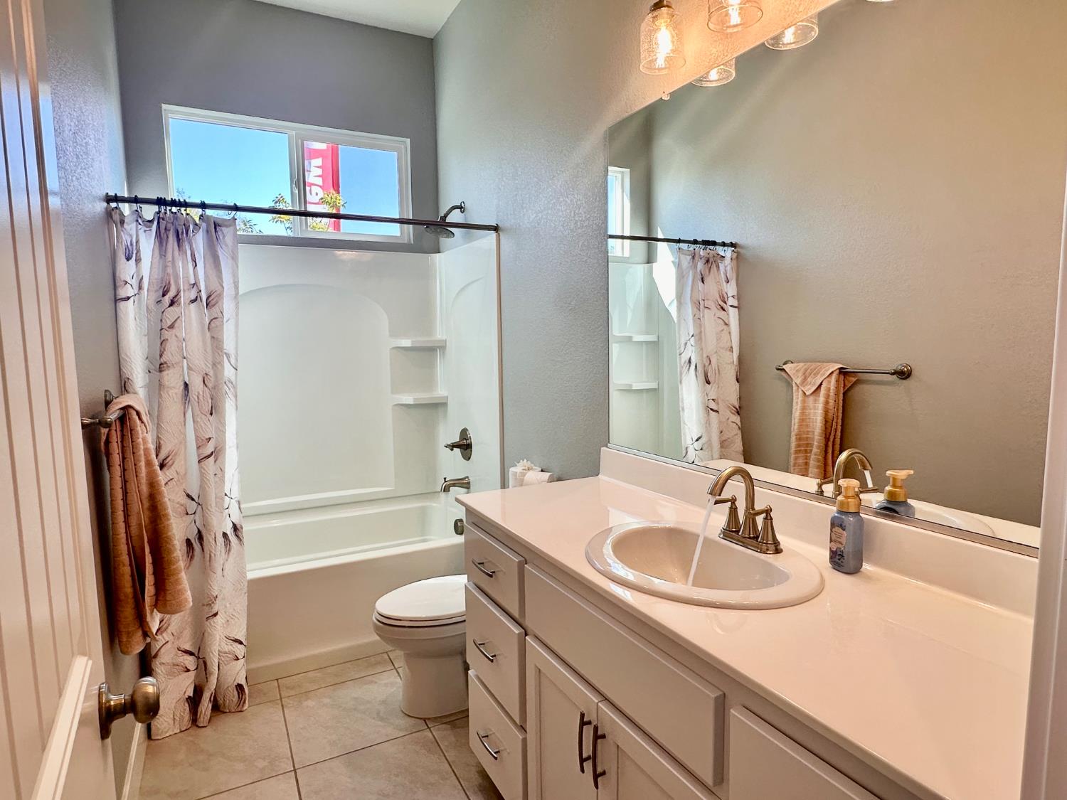 1039 Longview Dr, Oakdale, CA 95361