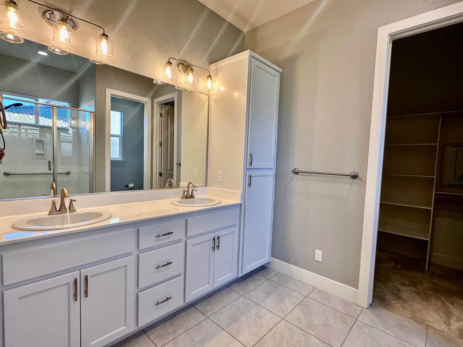 1039 Longview Dr, Oakdale, CA 95361