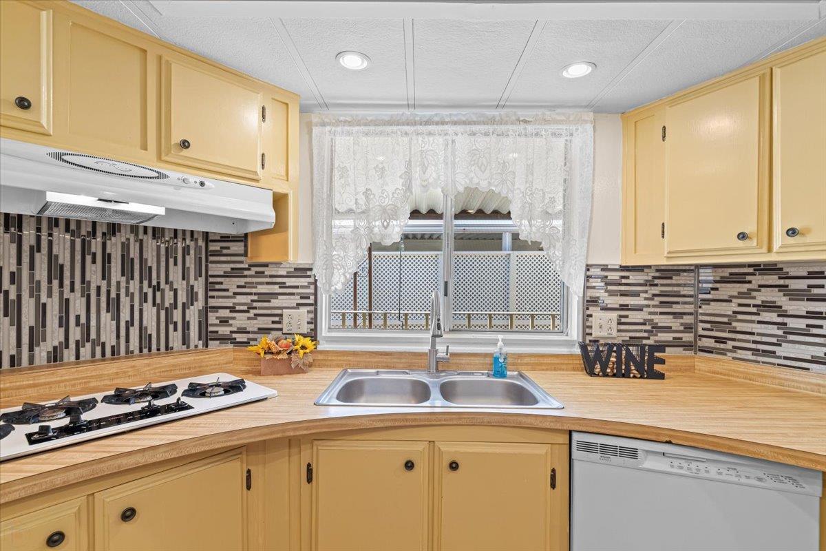 3821 Lahaina Ln, Modesto, CA 95355