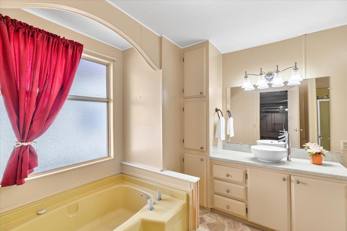 3821 Lahaina Ln, Modesto, CA 95355