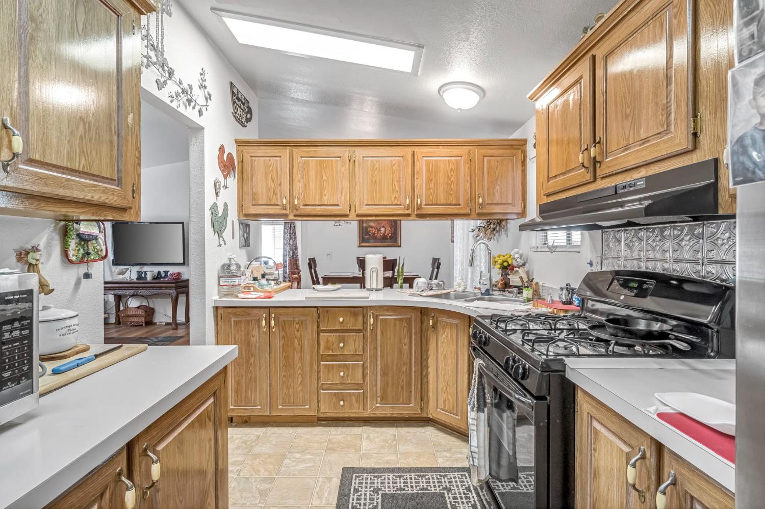 1218 E Cleveland Ave #142, Madera, CA 93638