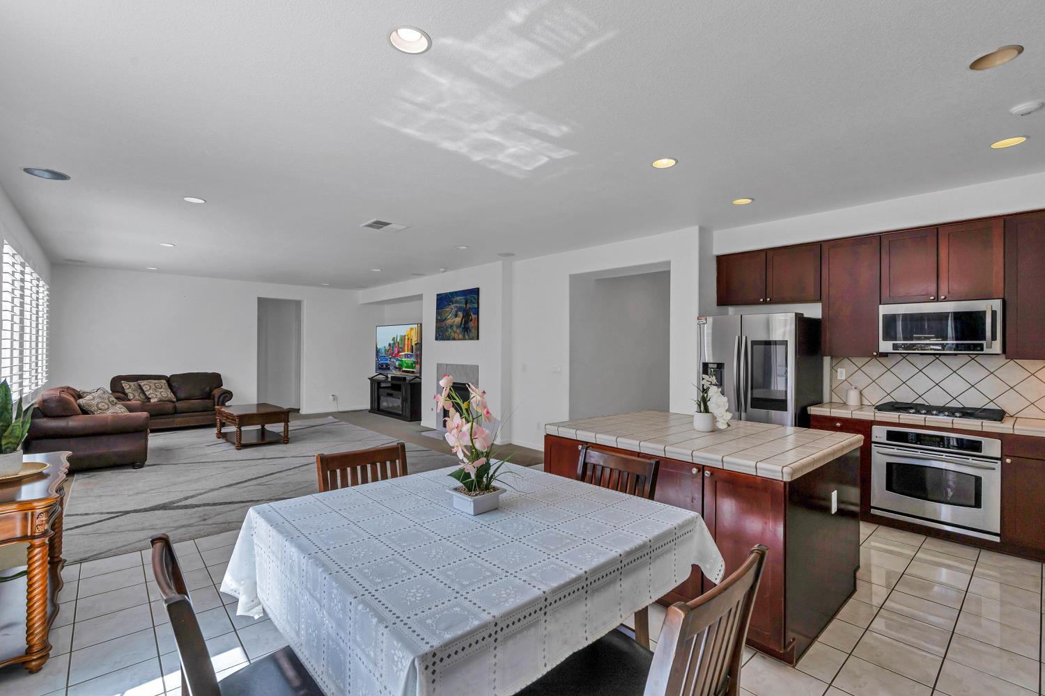 1408 Mendocino Creek Drive, Patterson, CA 95363