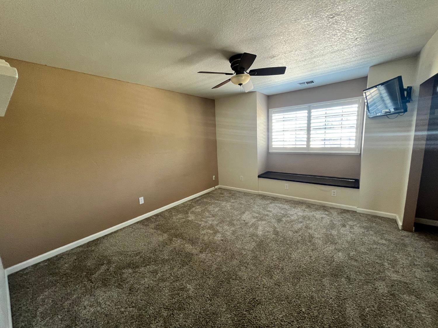 838 Mackilhaffy Dr, Patterson, CA 95363