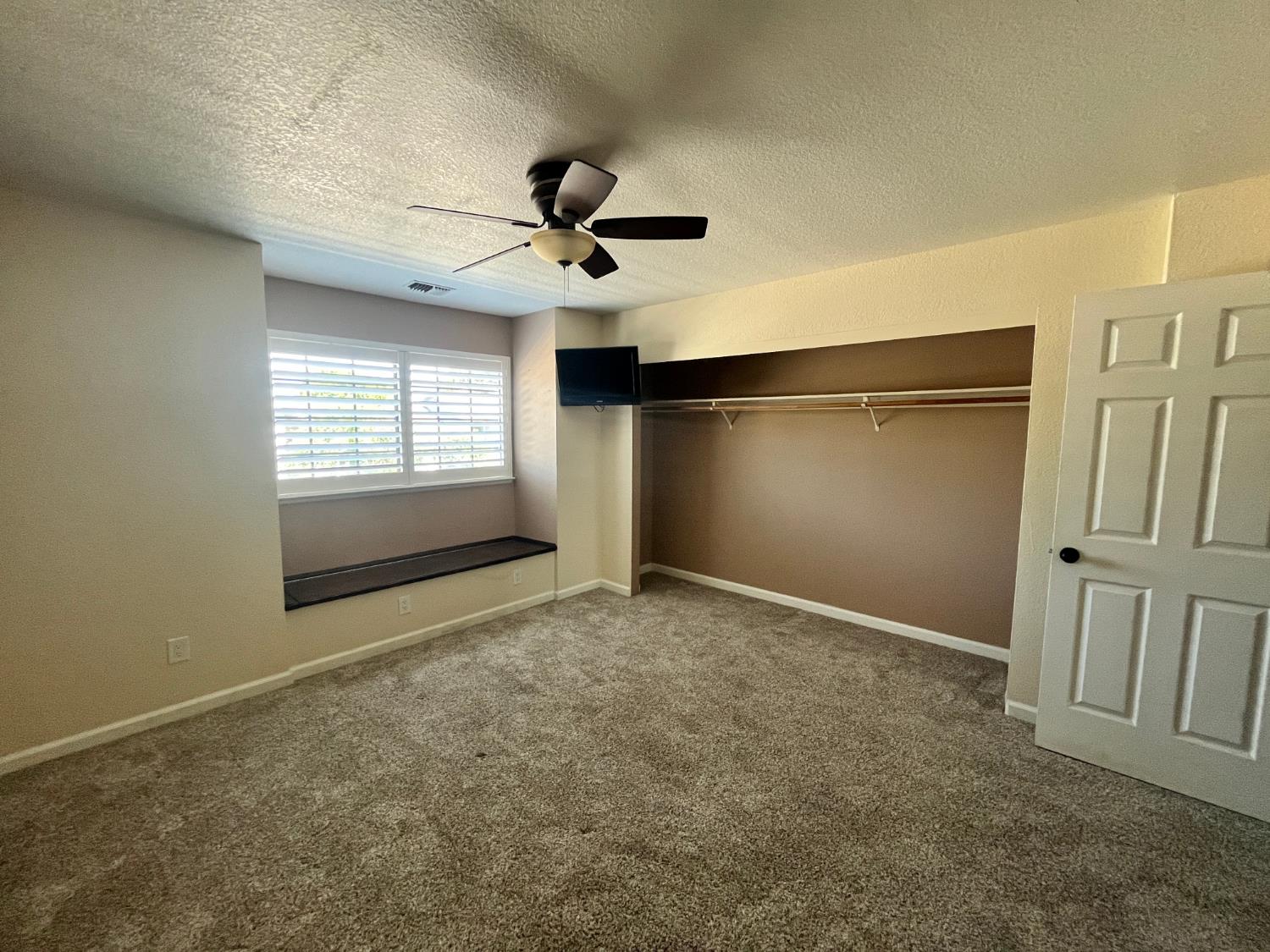 838 Mackilhaffy Dr, Patterson, CA 95363