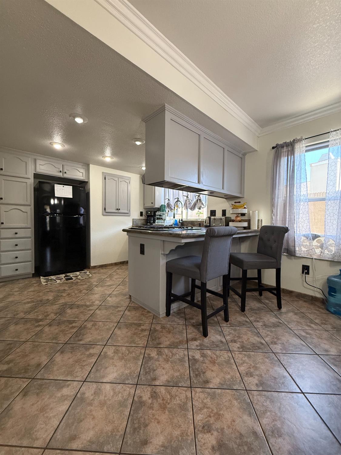 615 Catalina Cir, Tulare, CA 93274