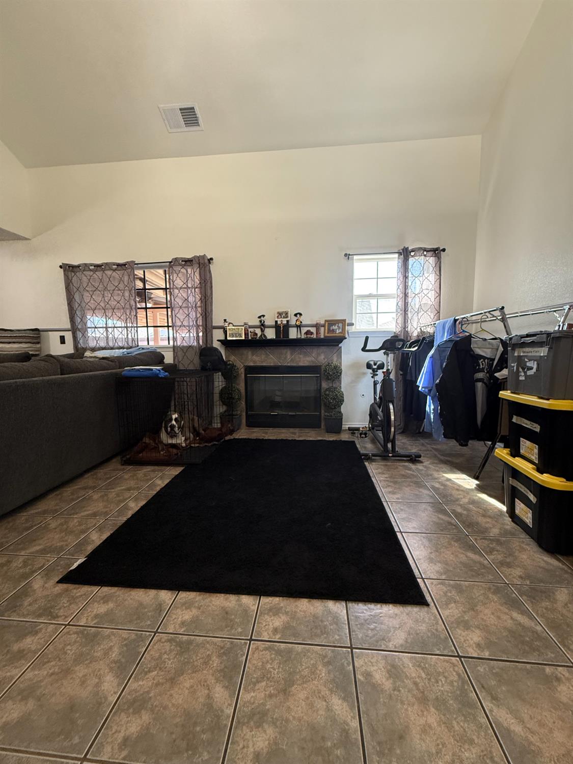 615 Catalina Cir, Tulare, CA 93274