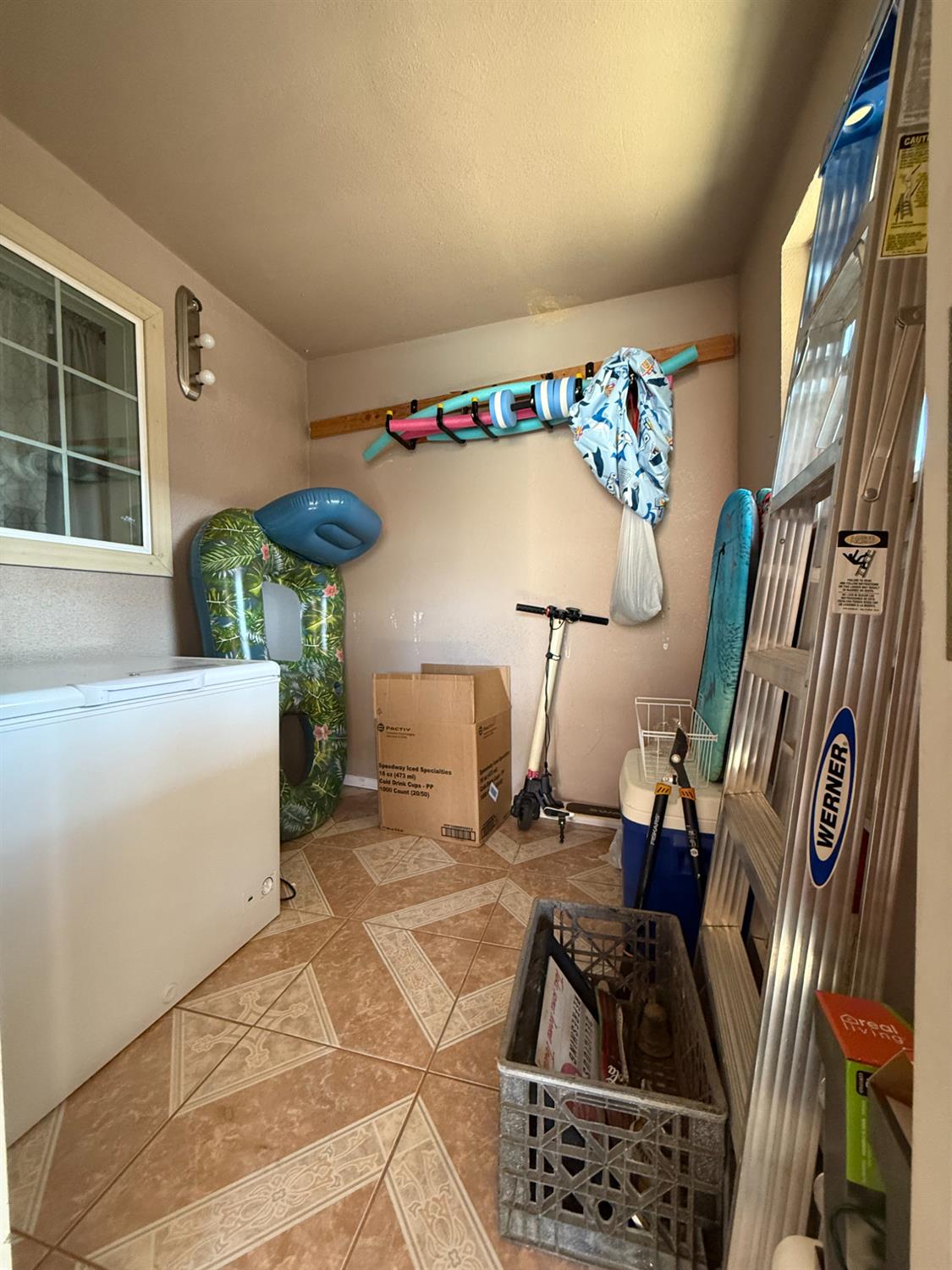 615 Catalina Cir, Tulare, CA 93274