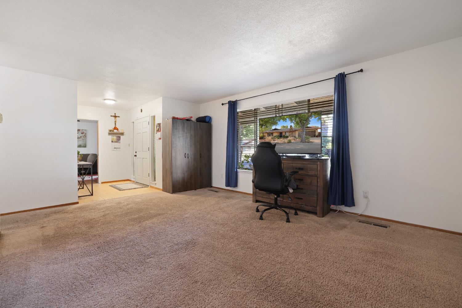 1608 Kruger Dr, Modesto, CA 95355