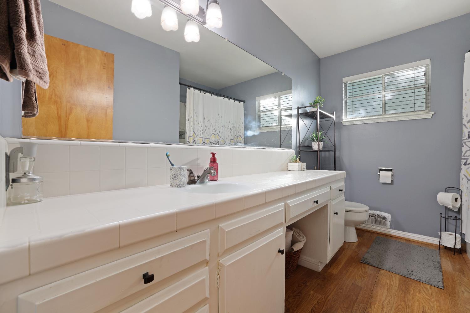 1608 Kruger Dr, Modesto, CA 95355