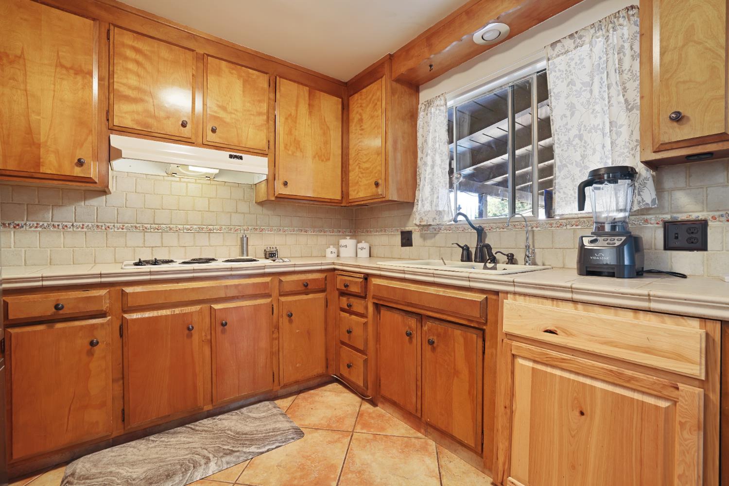 1608 Kruger Dr, Modesto, CA 95355