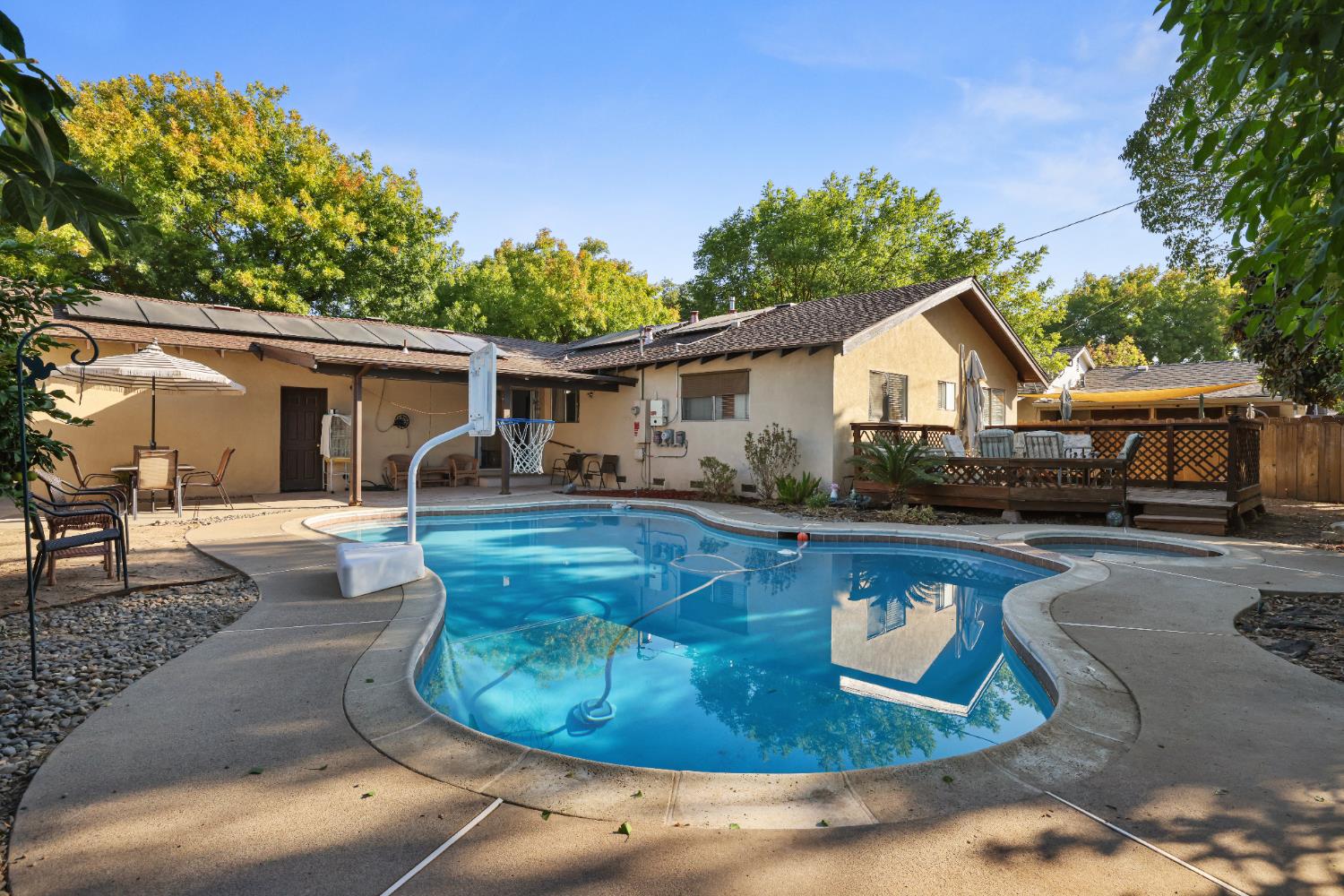 1608 Kruger Dr, Modesto, CA 95355