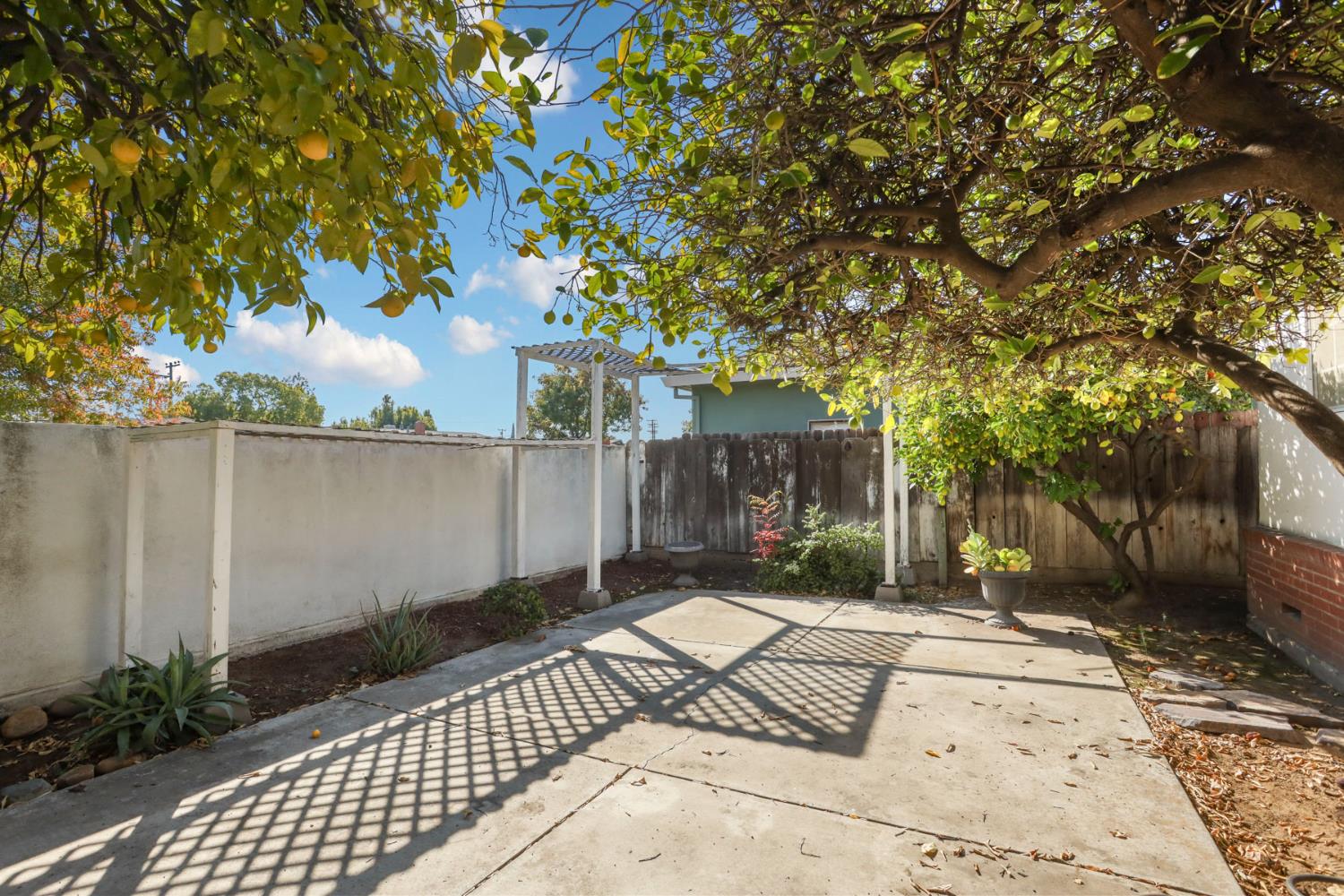 1129 E. Alameda St, Manteca, CA 95336