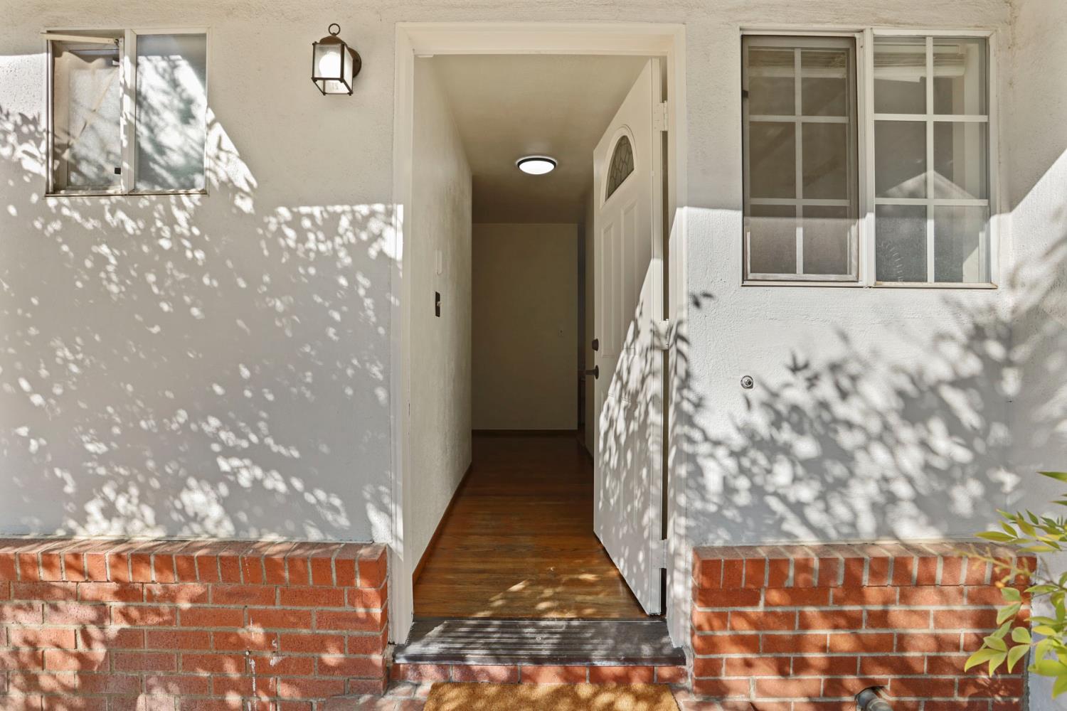 1129 E. Alameda St, Manteca, CA 95336