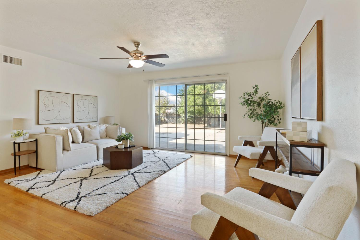 1129 E. Alameda St, Manteca, CA 95336