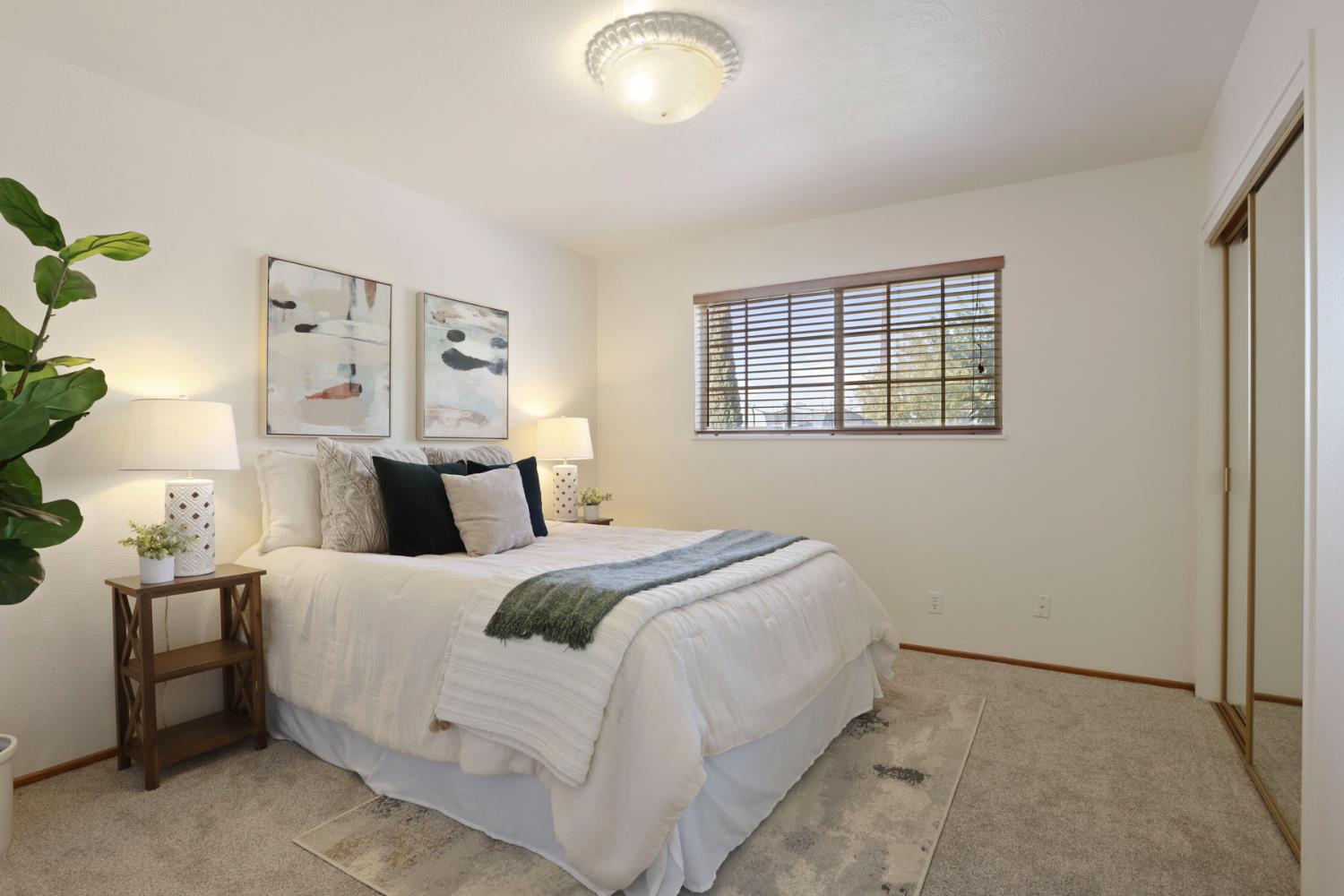 1129 E. Alameda St, Manteca, CA 95336