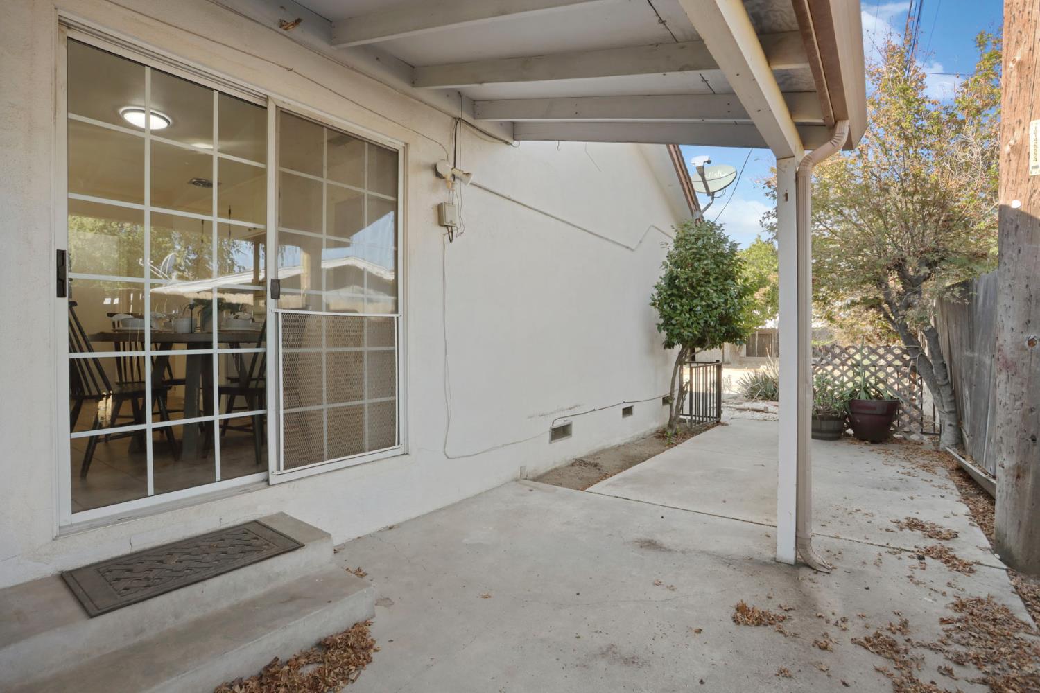 1129 E. Alameda St, Manteca, CA 95336