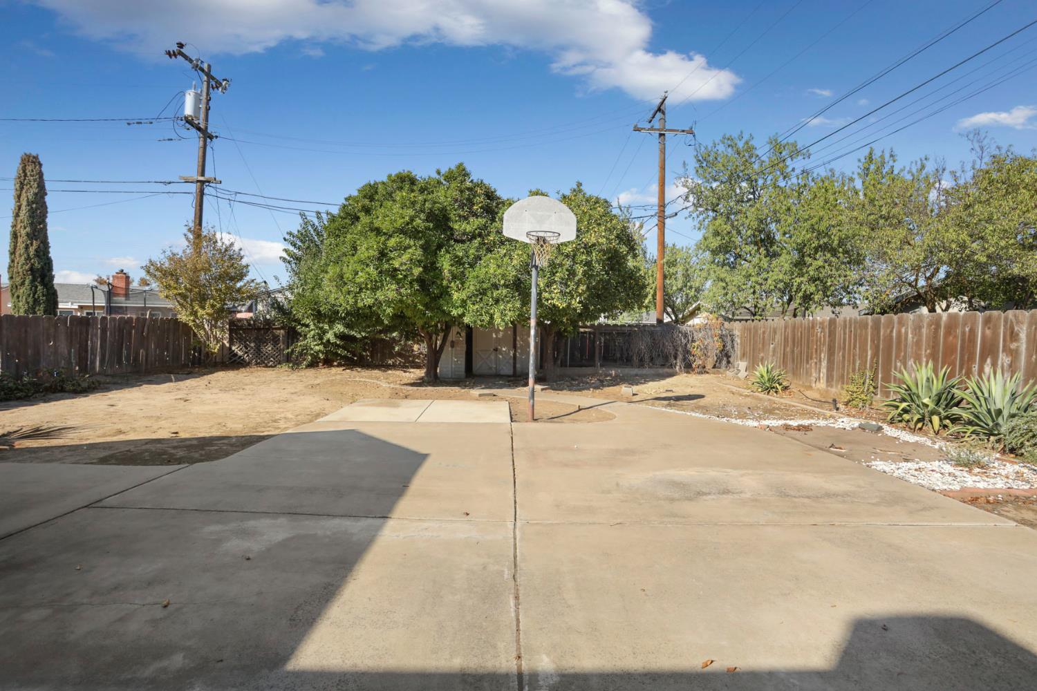 1129 E. Alameda St, Manteca, CA 95336