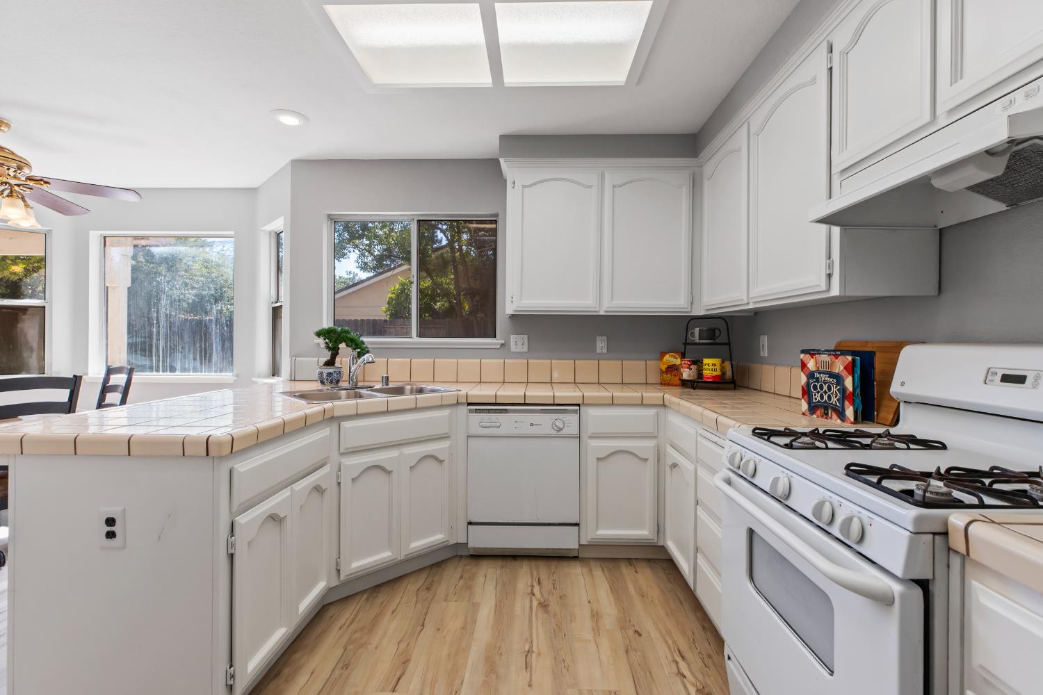 1900 Berryessa Dr, Modesto, CA 95358