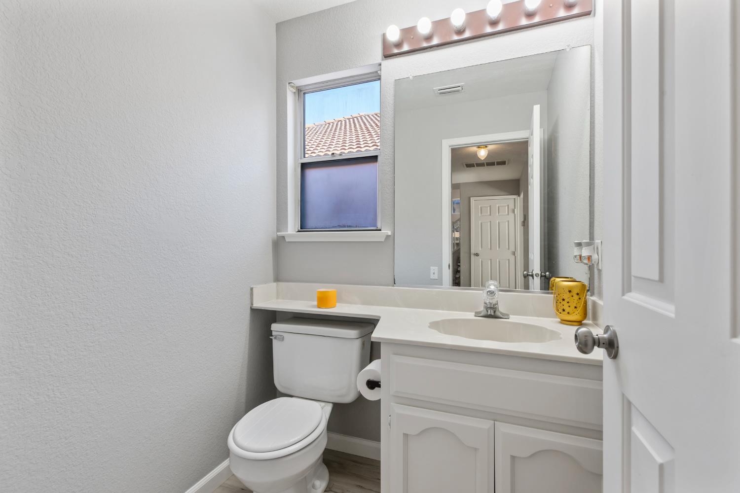 1900 Berryessa Dr, Modesto, CA 95358