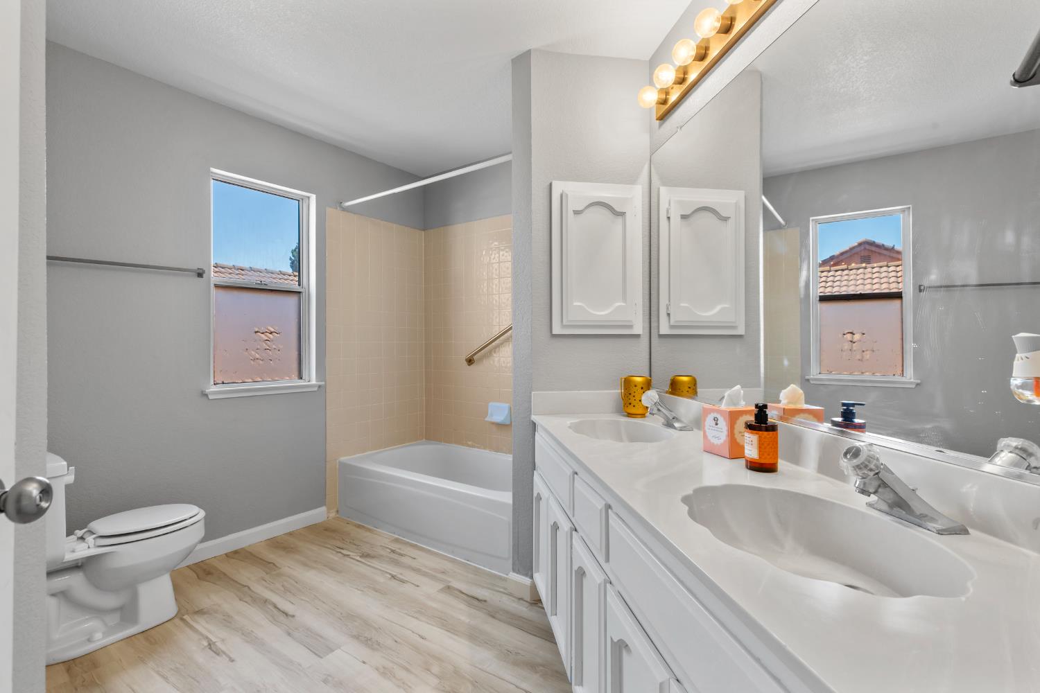 1900 Berryessa Dr, Modesto, CA 95358