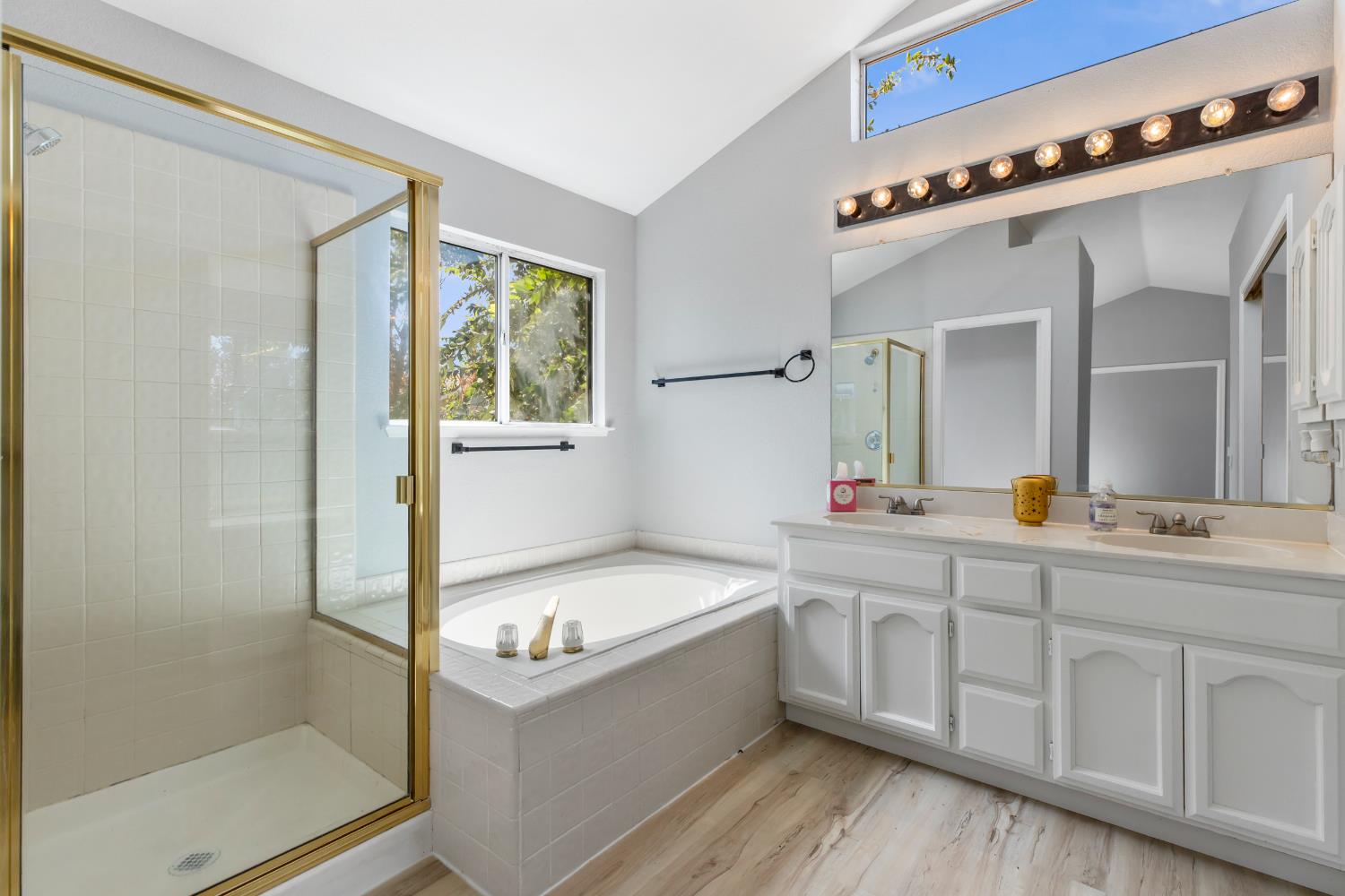 1900 Berryessa Dr, Modesto, CA 95358