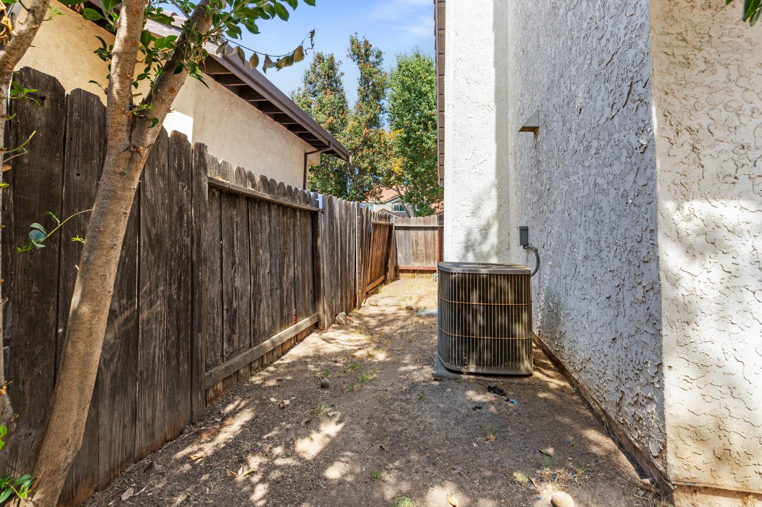 1900 Berryessa Dr, Modesto, CA 95358