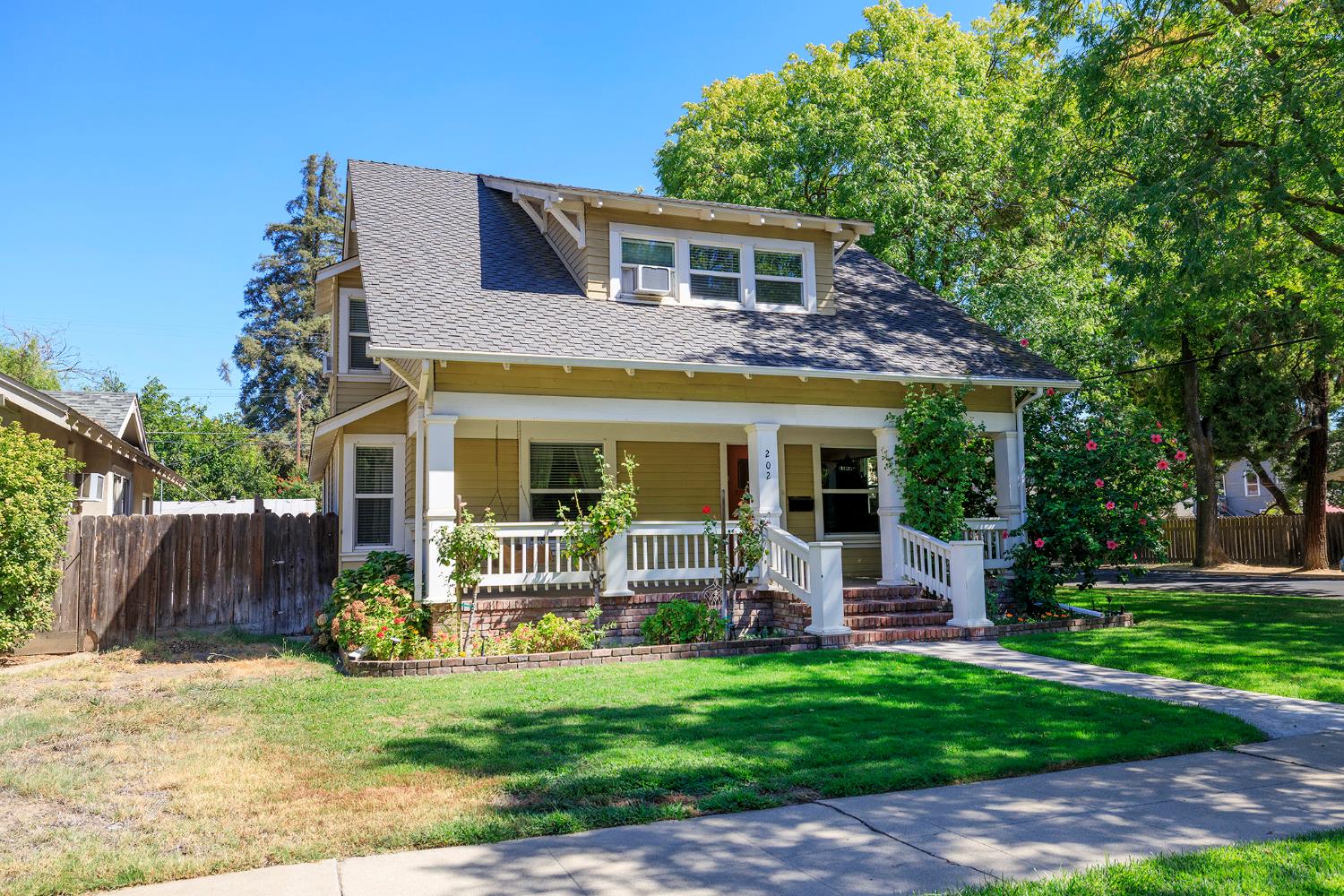 202 Hackberry Ave, Modesto, CA 95354