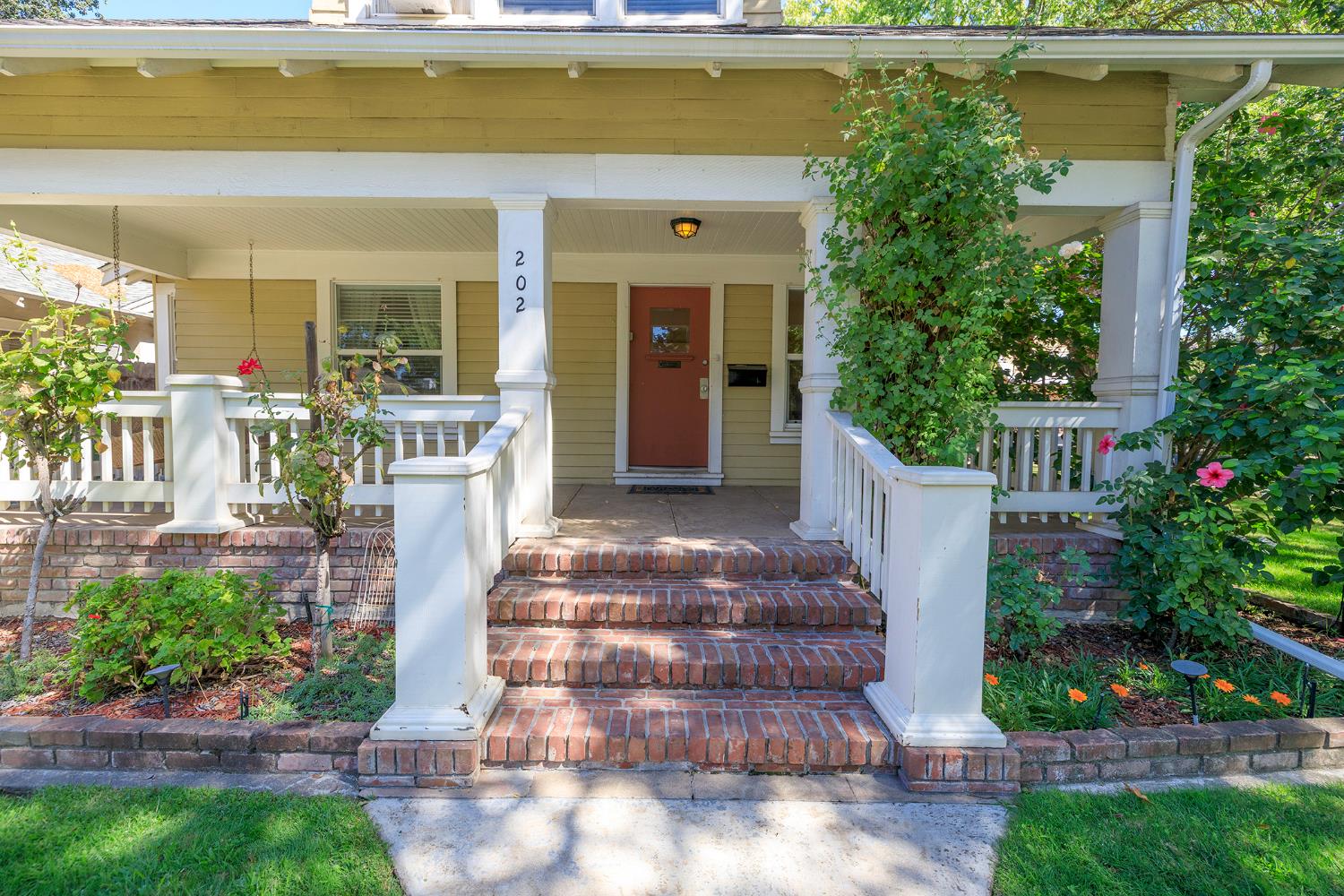 202 Hackberry Ave, Modesto, CA 95354