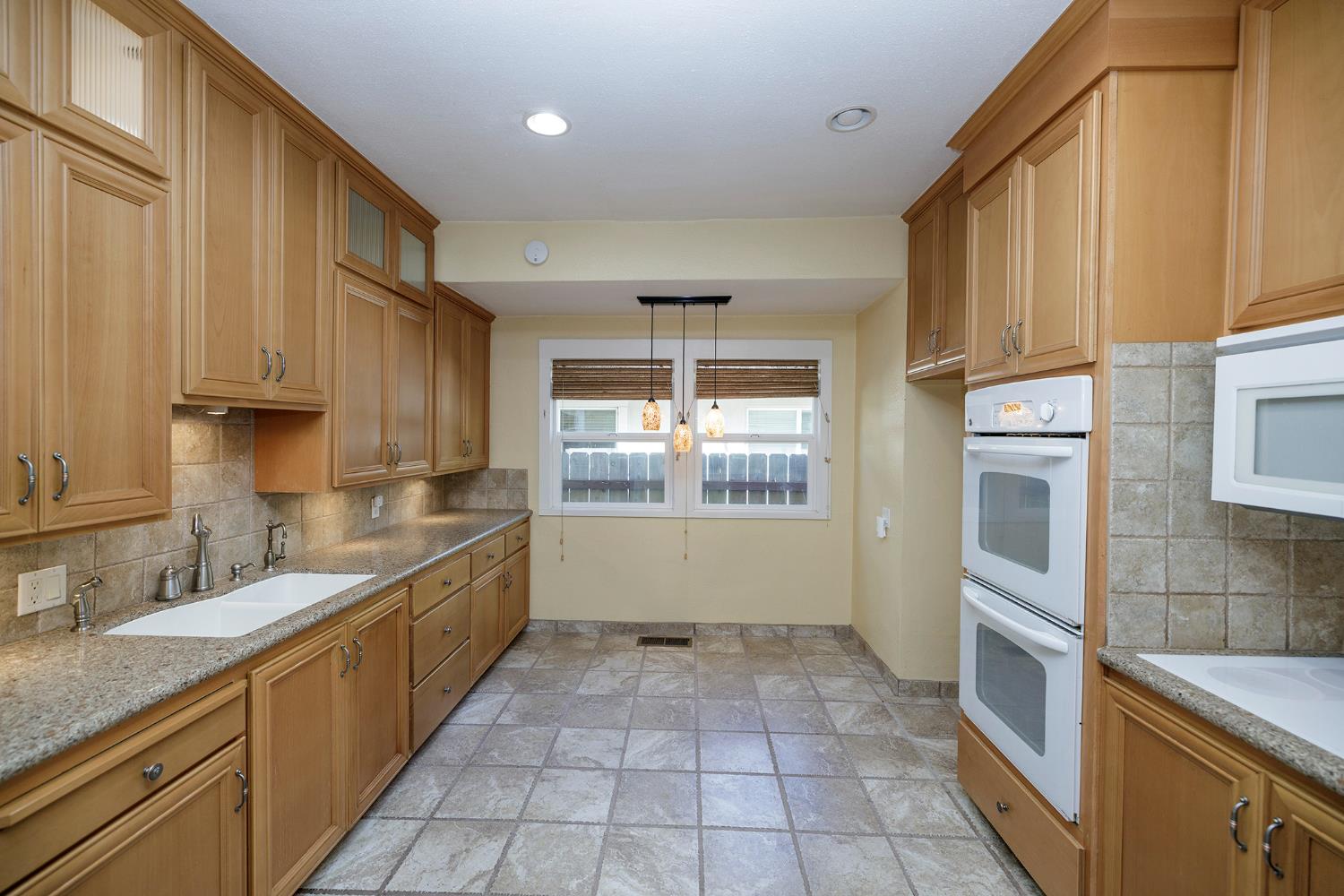 202 Hackberry Ave, Modesto, CA 95354