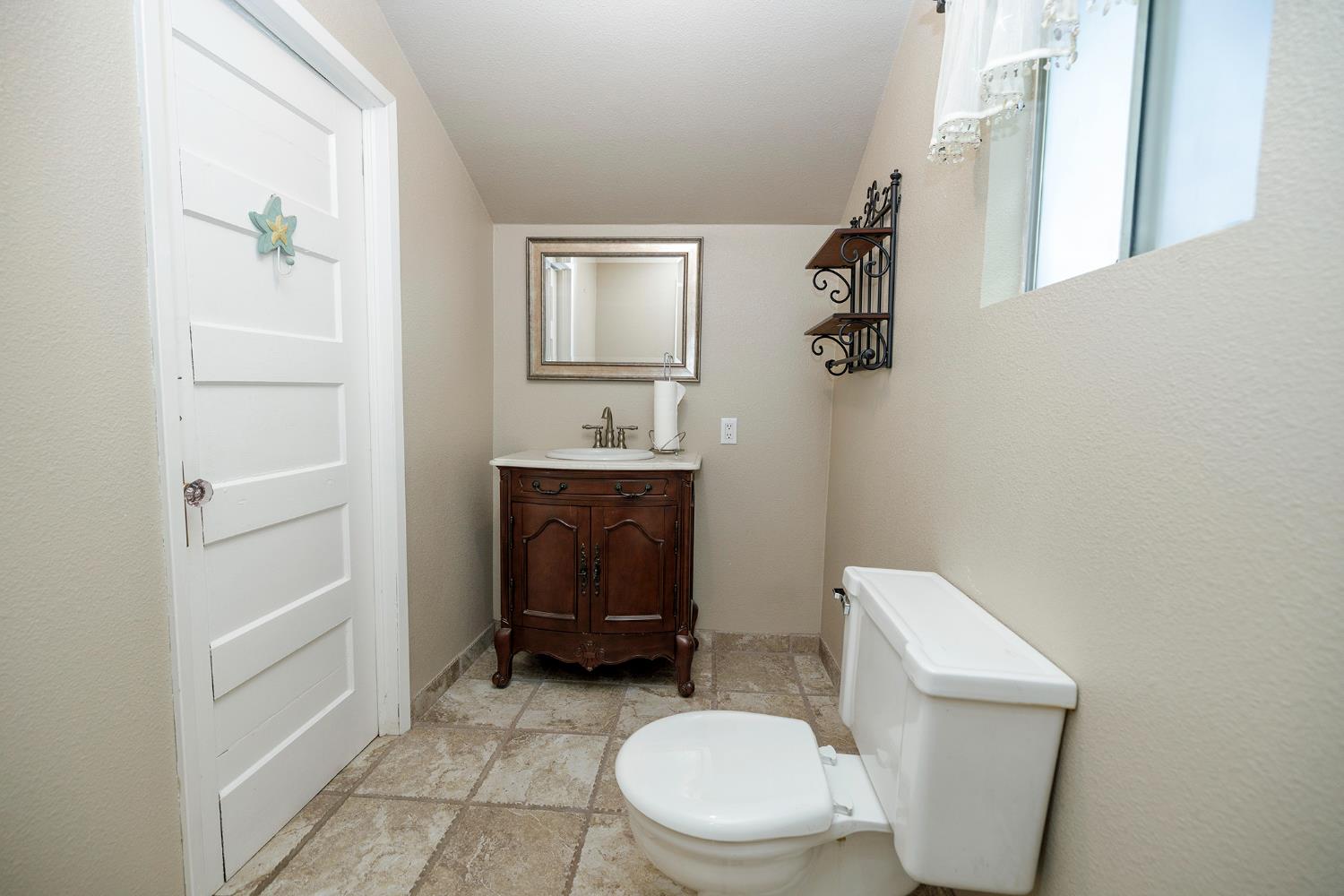 202 Hackberry Ave, Modesto, CA 95354