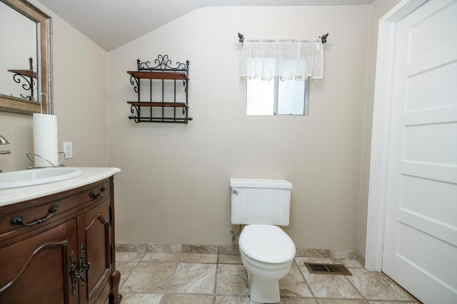 202 Hackberry Ave, Modesto, CA 95354