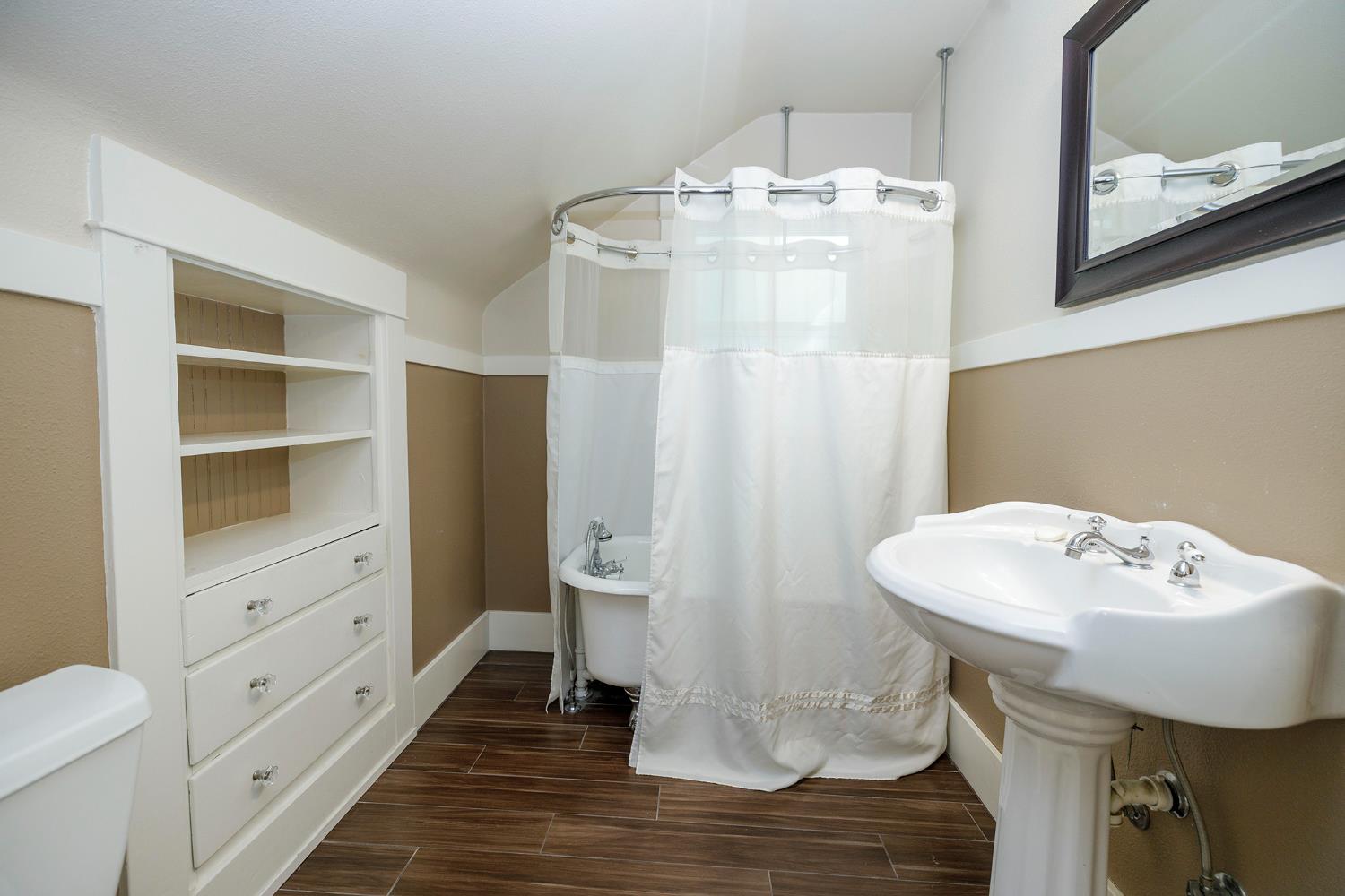 202 Hackberry Ave, Modesto, CA 95354