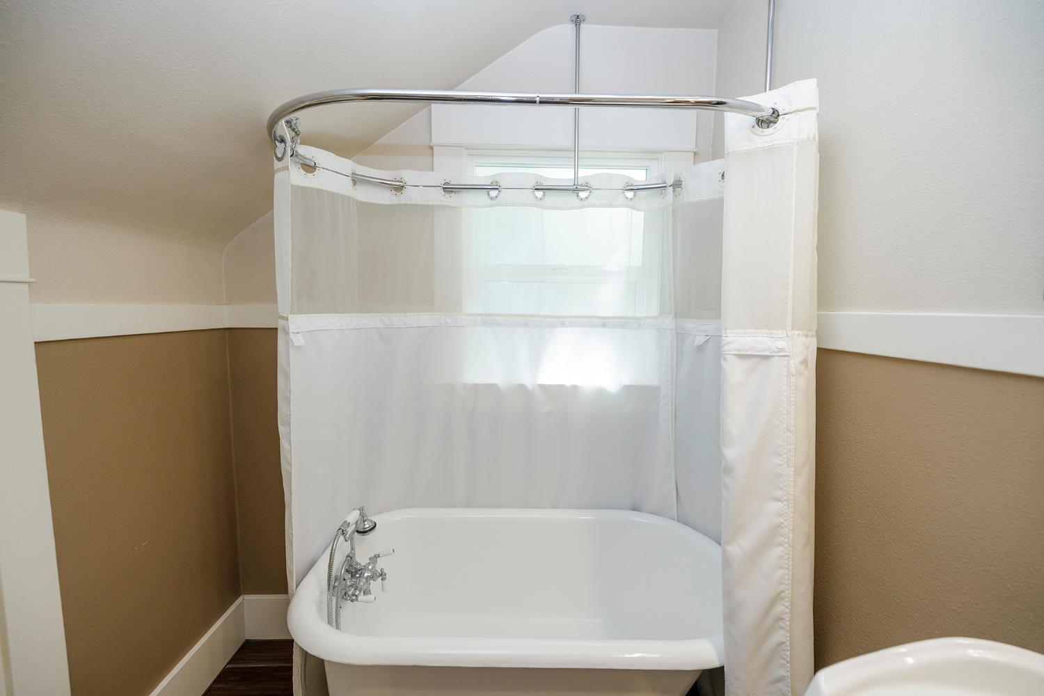 202 Hackberry Ave, Modesto, CA 95354