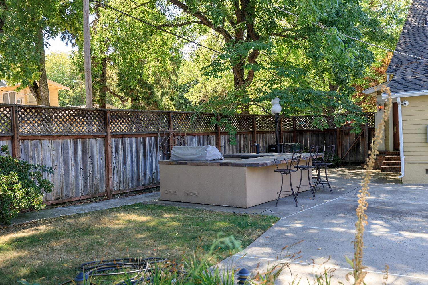 202 Hackberry Ave, Modesto, CA 95354