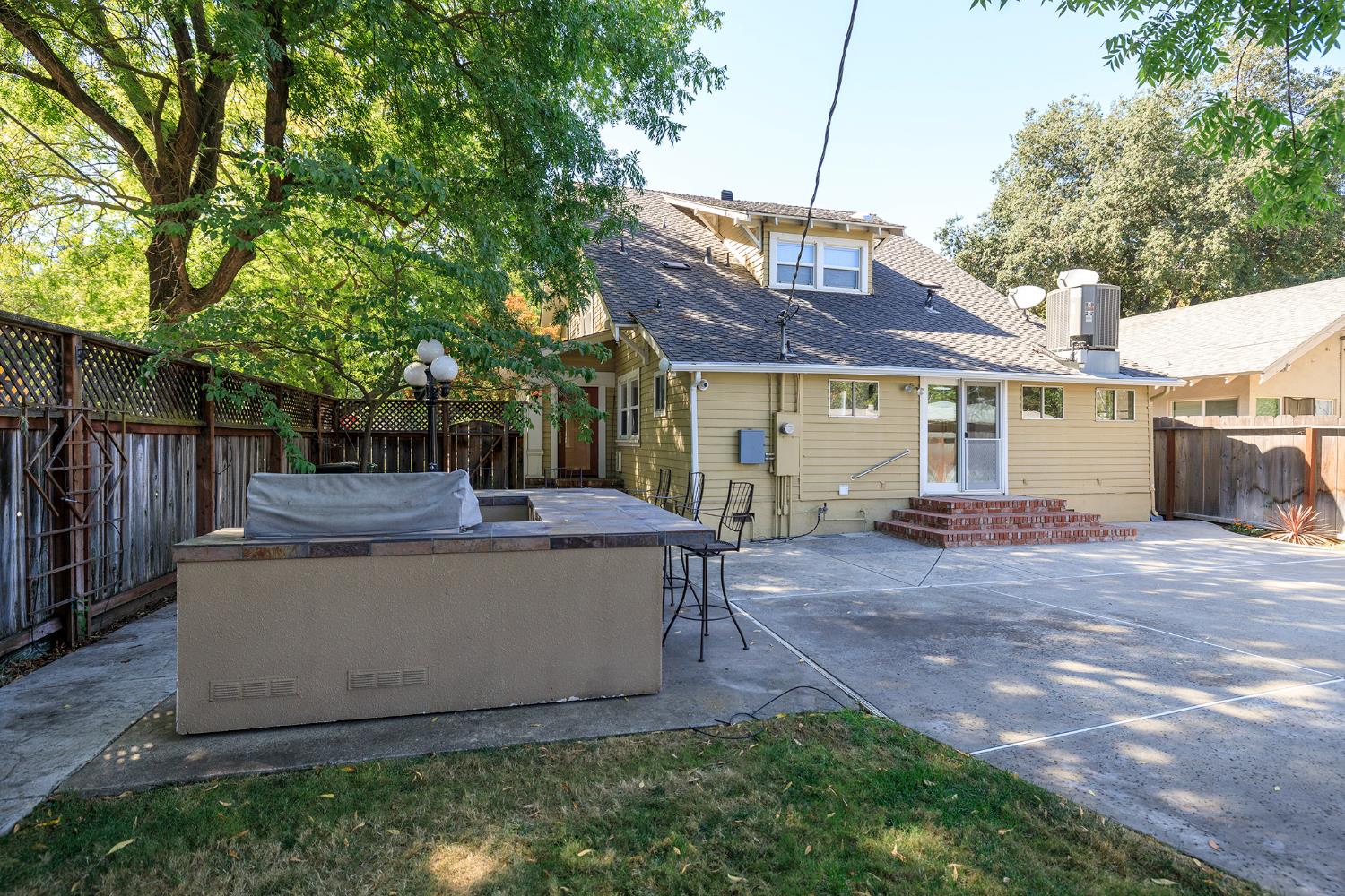 202 Hackberry Ave, Modesto, CA 95354