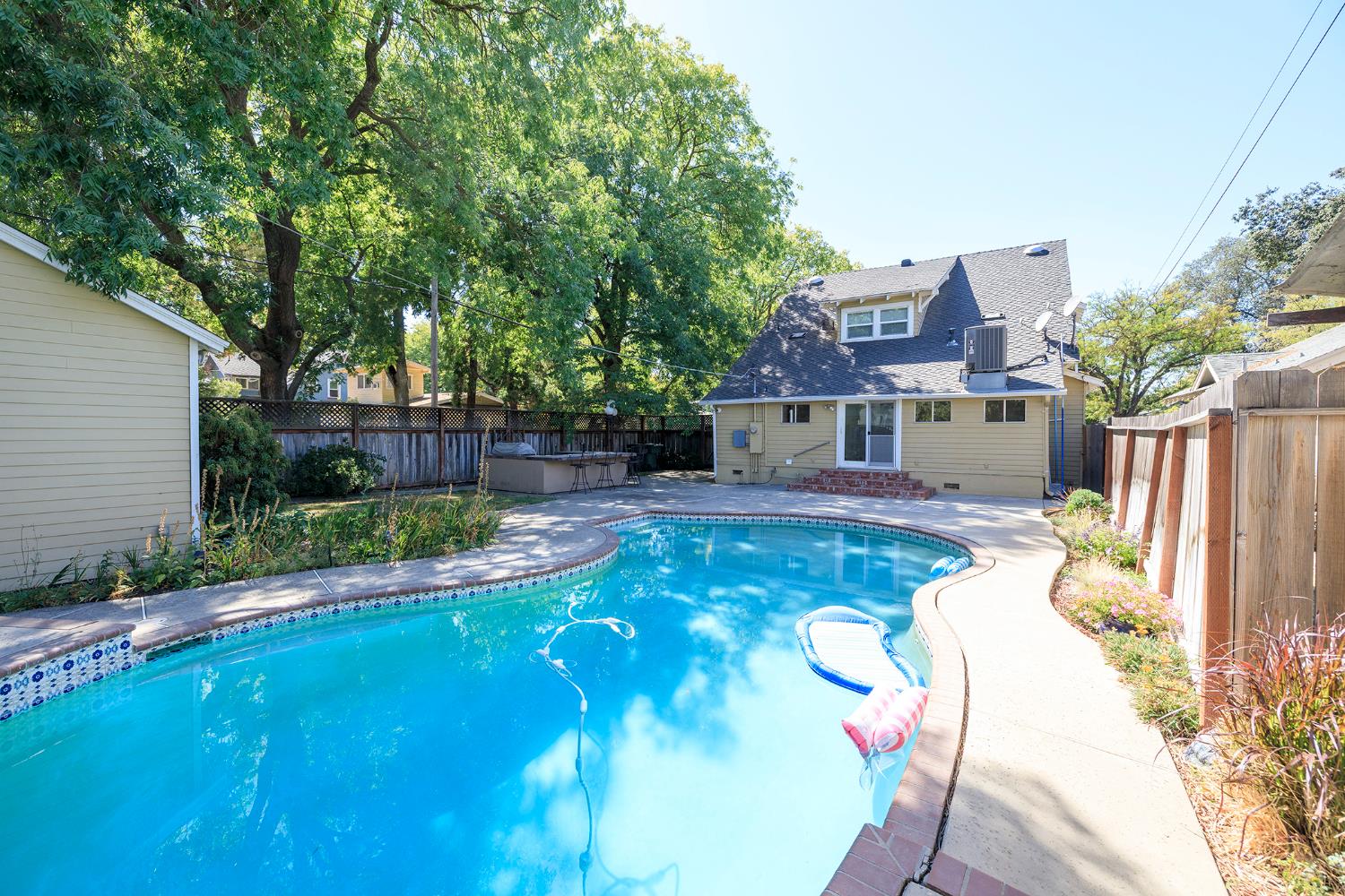 202 Hackberry Ave, Modesto, CA 95354