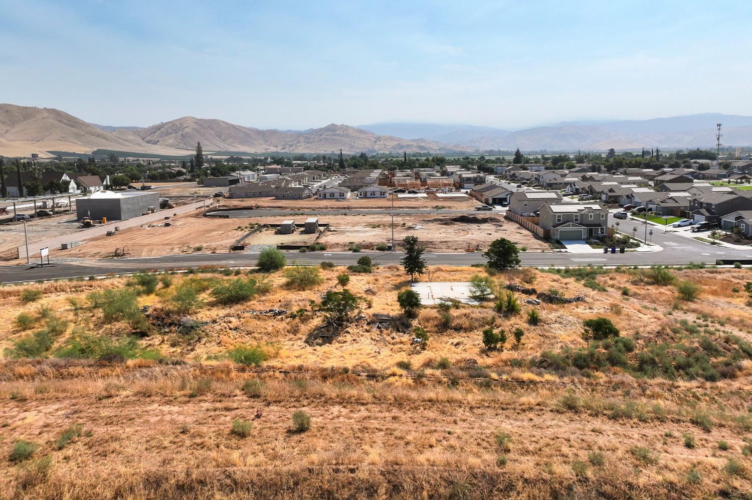 709 W Naranjo Ave, Woodlake, CA 93268