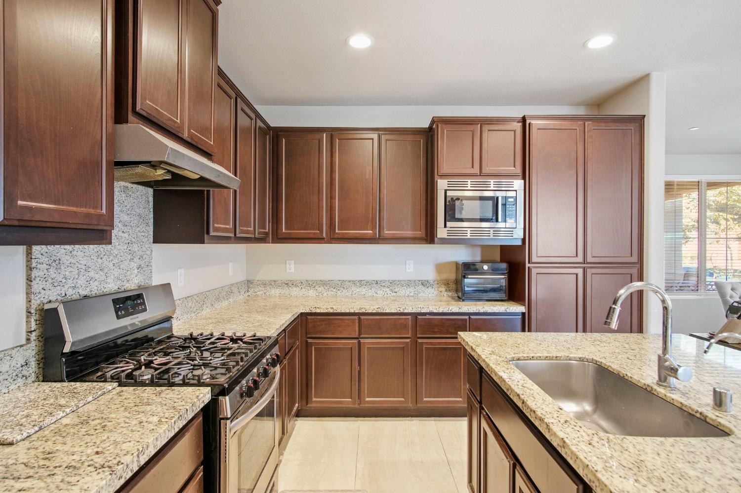 774 Bogdanich Pkwy, Patterson, CA 95363