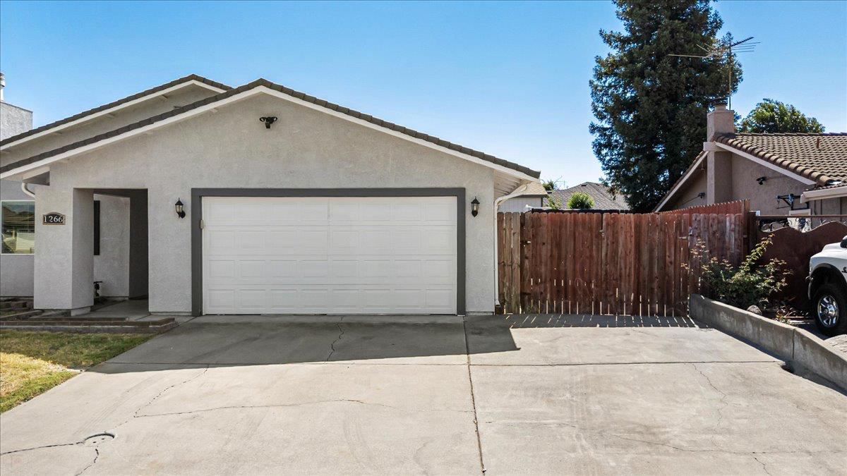 1266 Wimbledon Way, Manteca, CA 95336