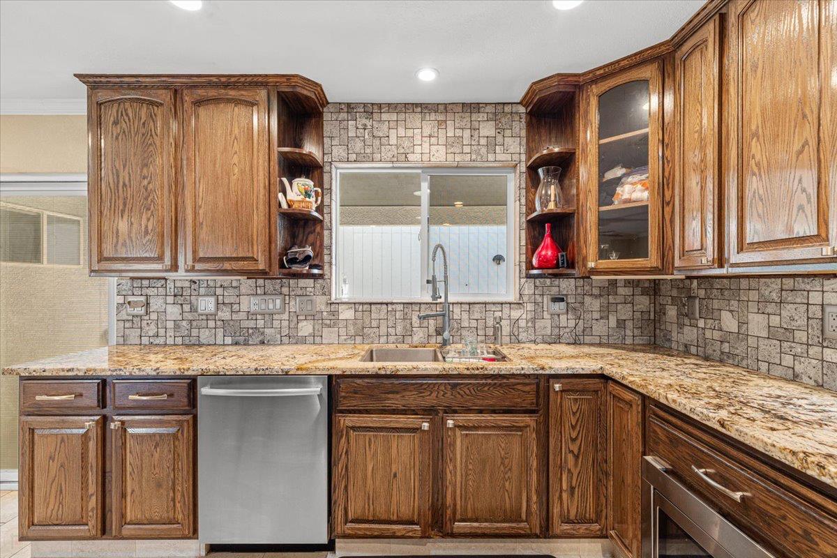 1266 Wimbledon Way, Manteca, CA 95336