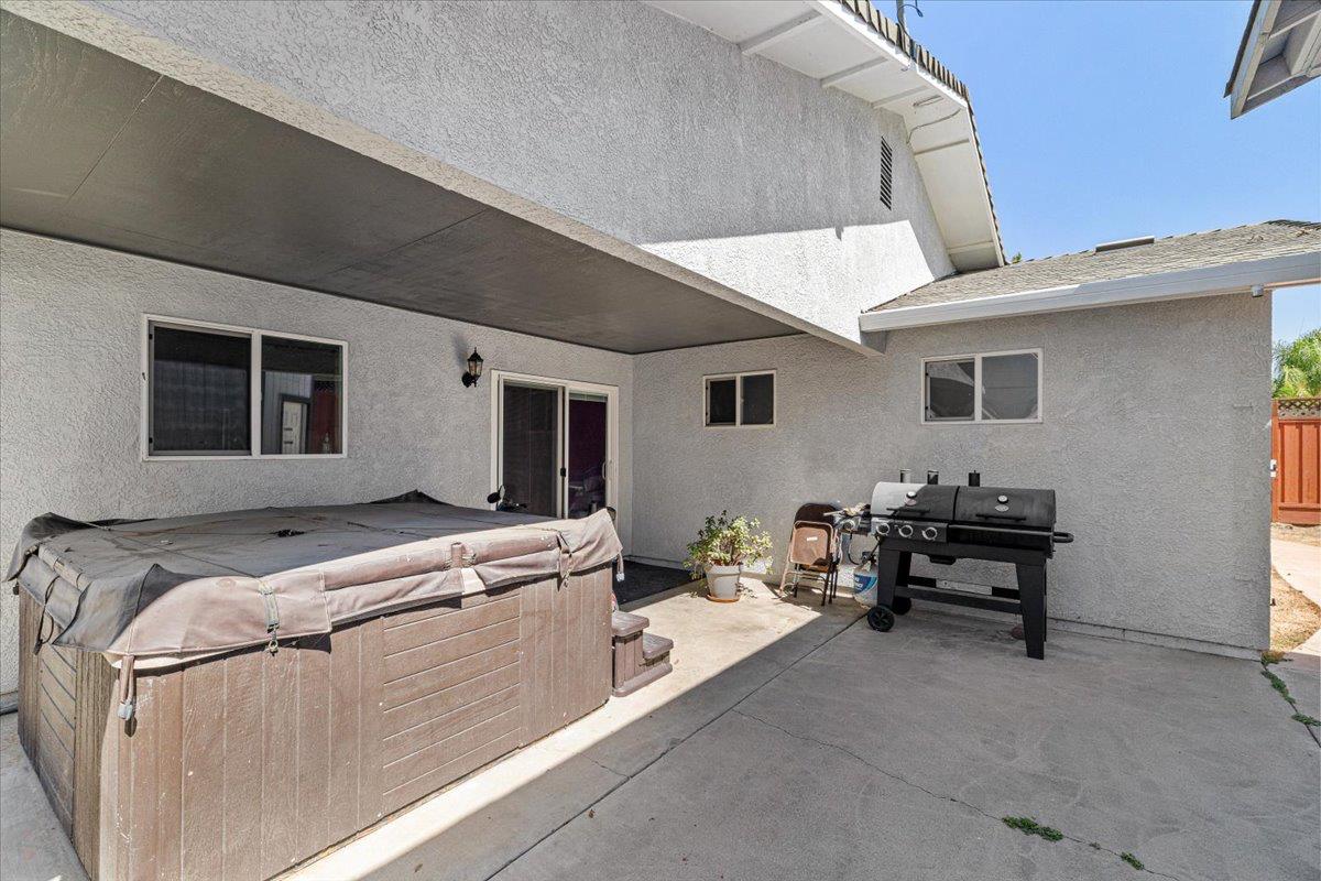 1266 Wimbledon Way, Manteca, CA 95336