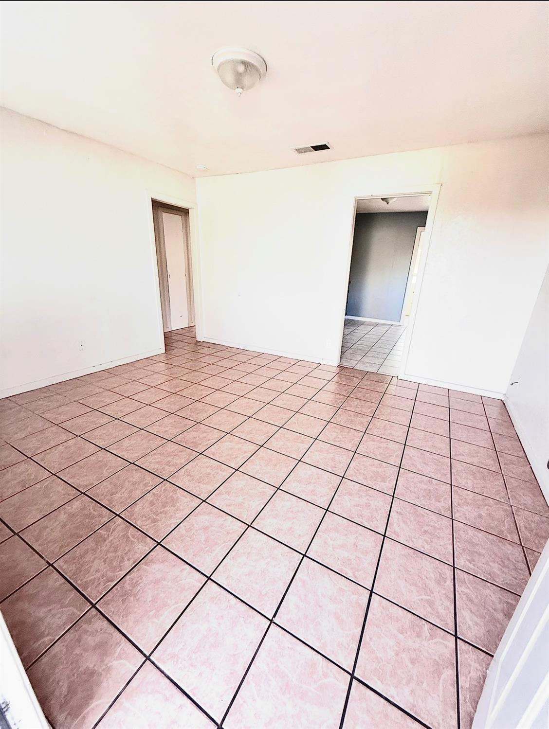 826 1st St, Livingston, CA 95334