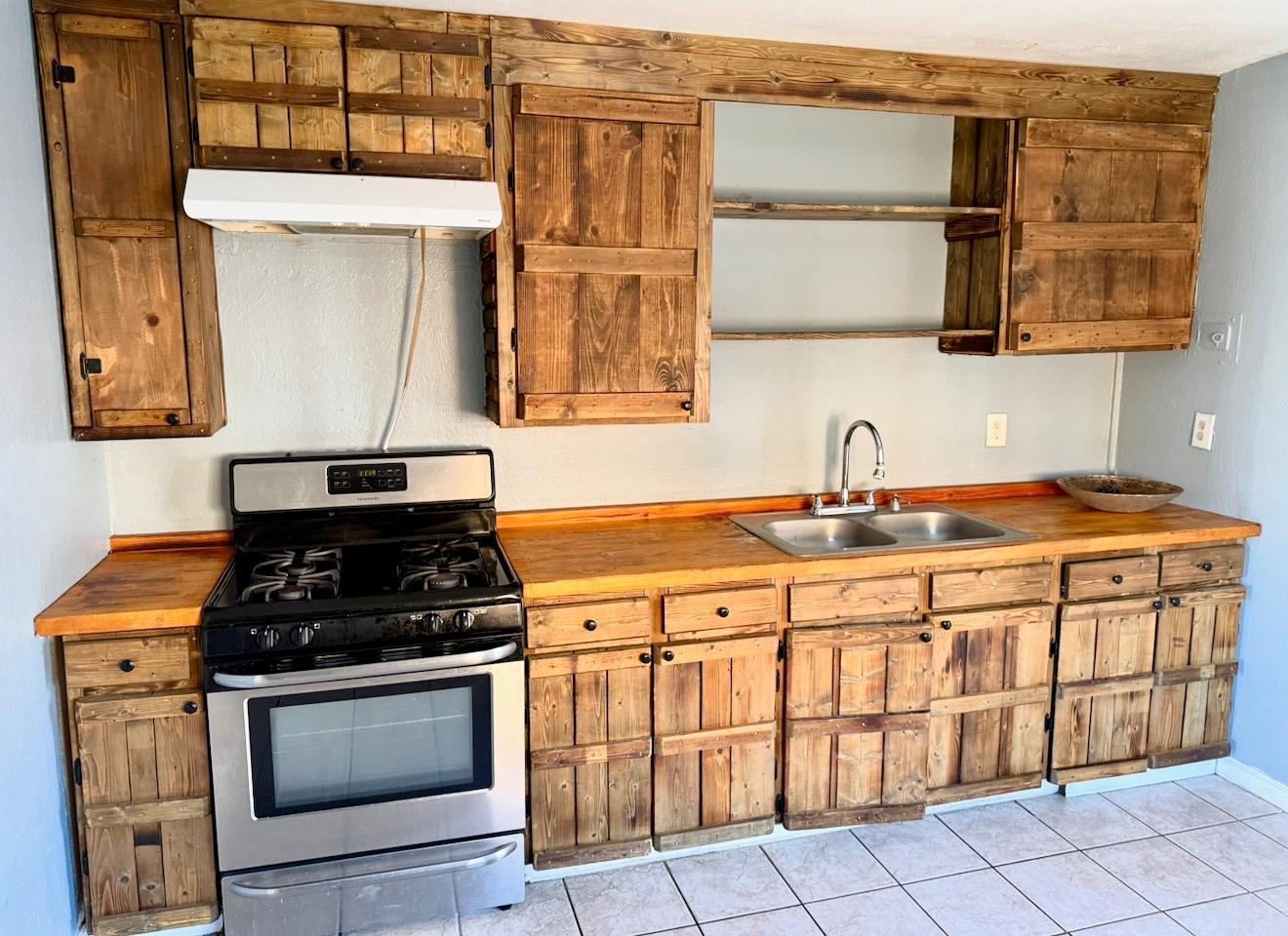 826 1st St, Livingston, CA 95334