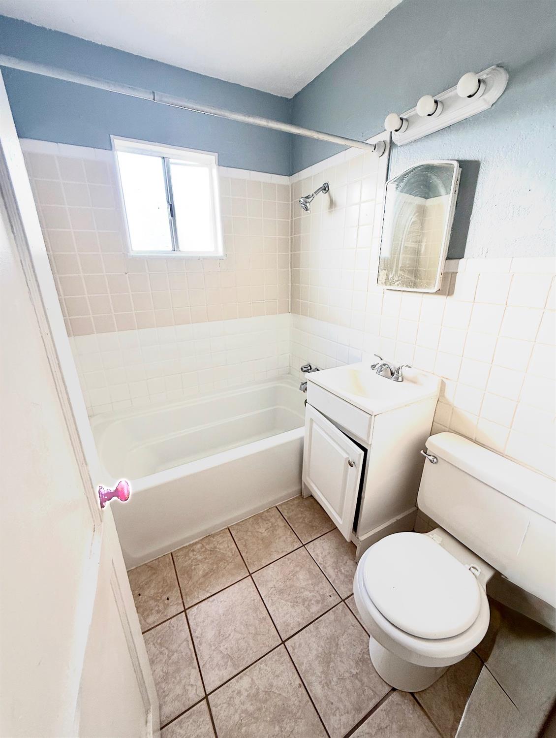 826 1st St, Livingston, CA 95334