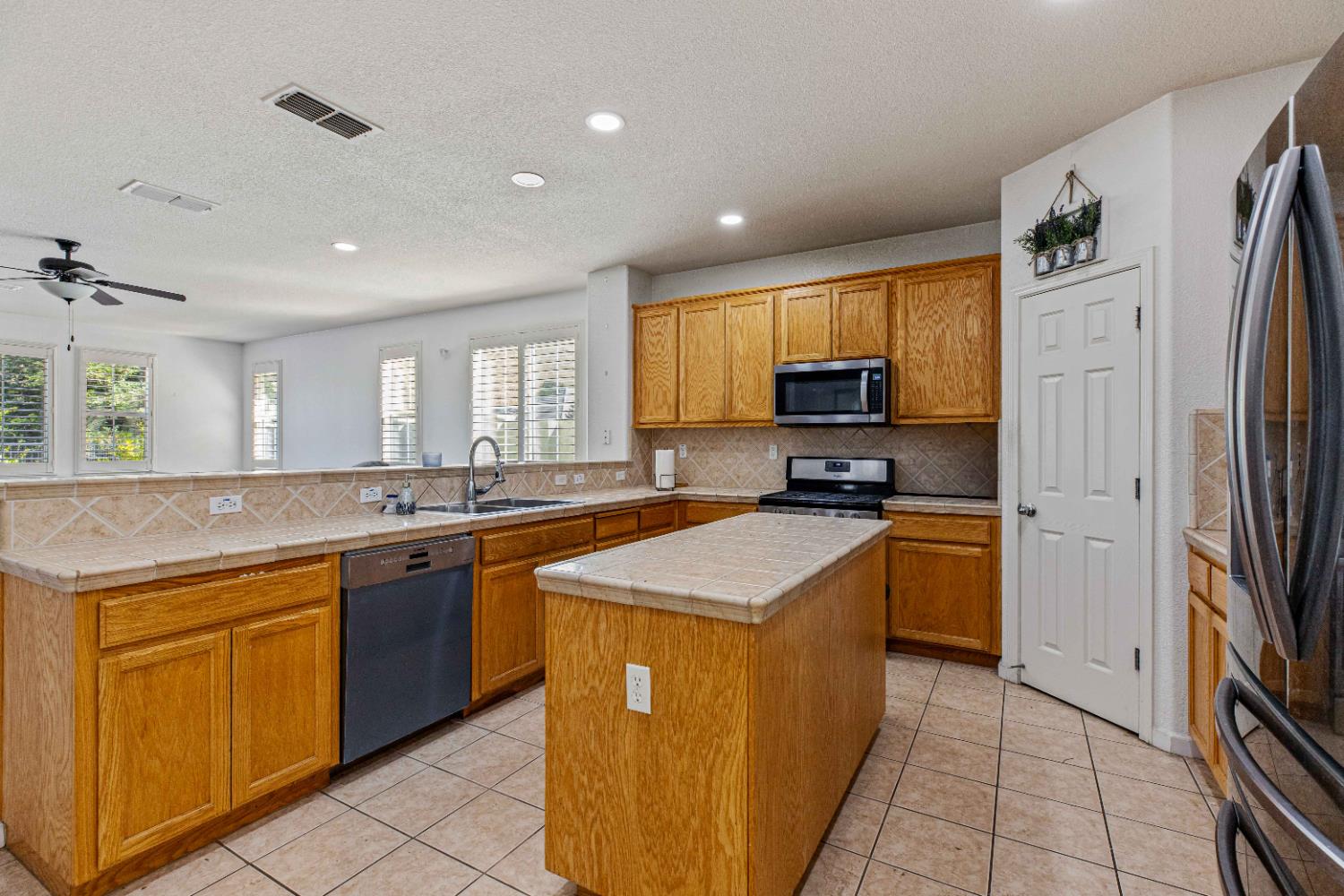 9015 Tee Box Ct, Patterson, CA 95363