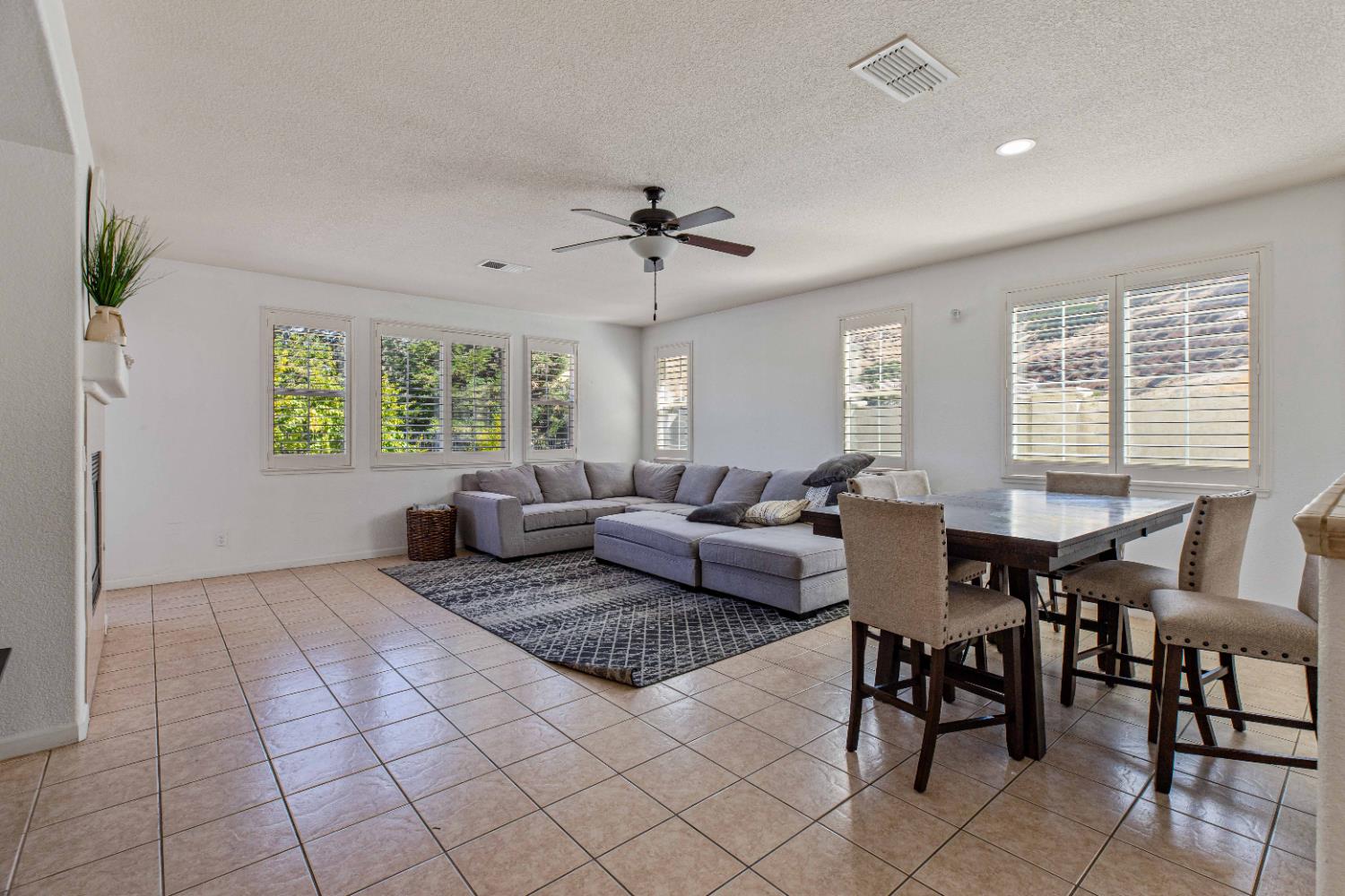 9015 Tee Box Ct, Patterson, CA 95363